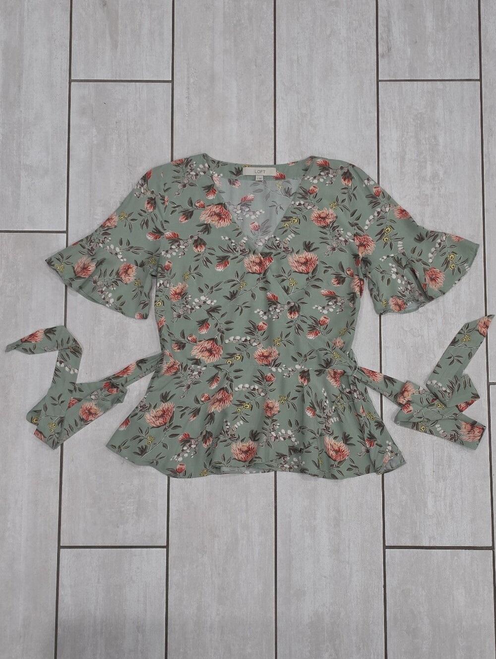 LOFT Sage Green Summer Floral Wrap Top Blouse Flutter Sleeve Peplum Top Small